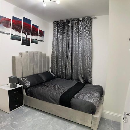 3 Bedroom Whalley Aparthotel Burnley Kültér fotó