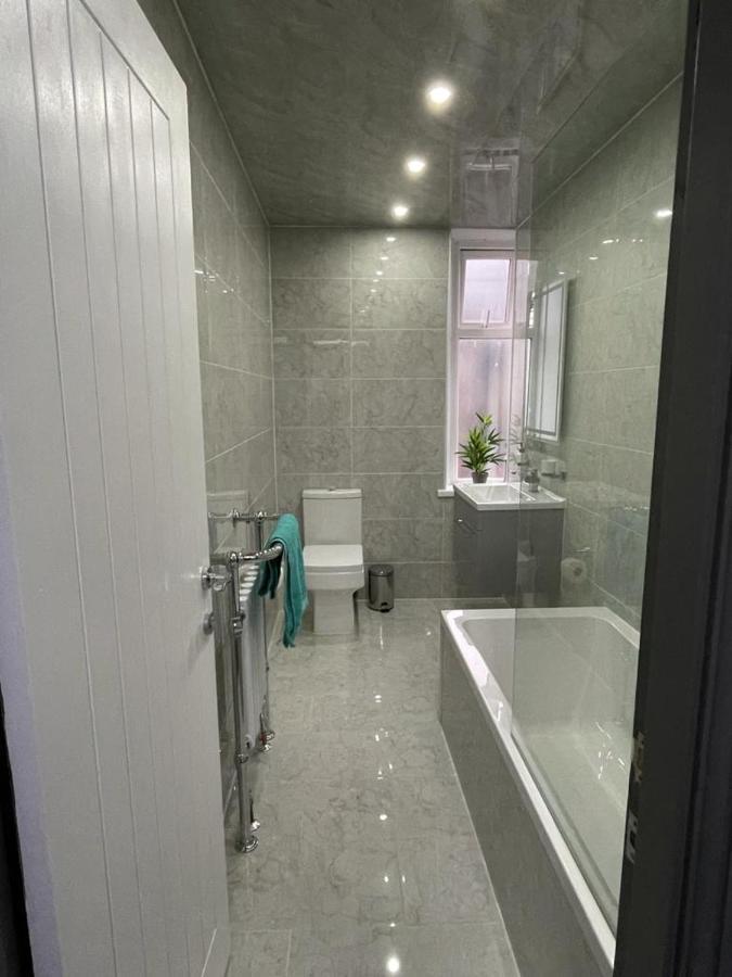 3 Bedroom Whalley Aparthotel Burnley Kültér fotó