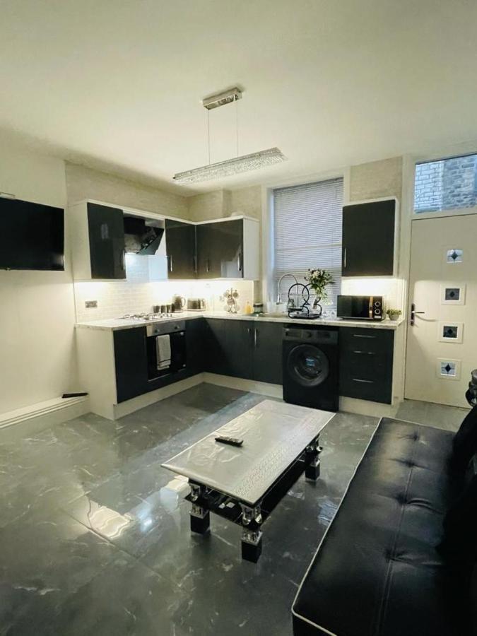 3 Bedroom Whalley Aparthotel Burnley Kültér fotó